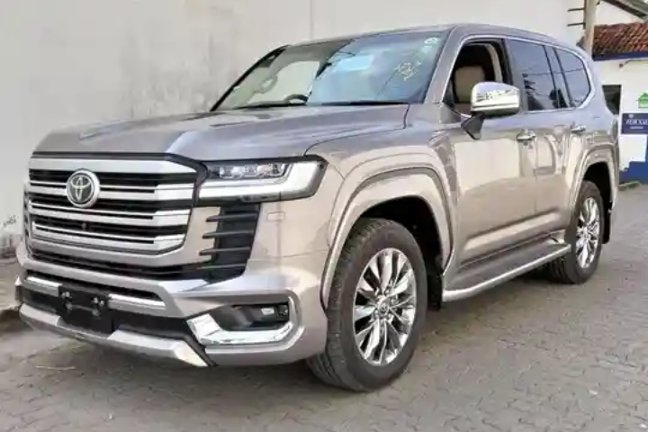 Toyota Landcruiser V8 2025 Faclift